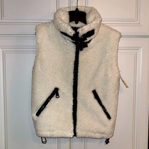 SAM. “Sherpa Vest” SIZE:MEDUIM fleeced, leather buckles,sturdy hardware & zipper